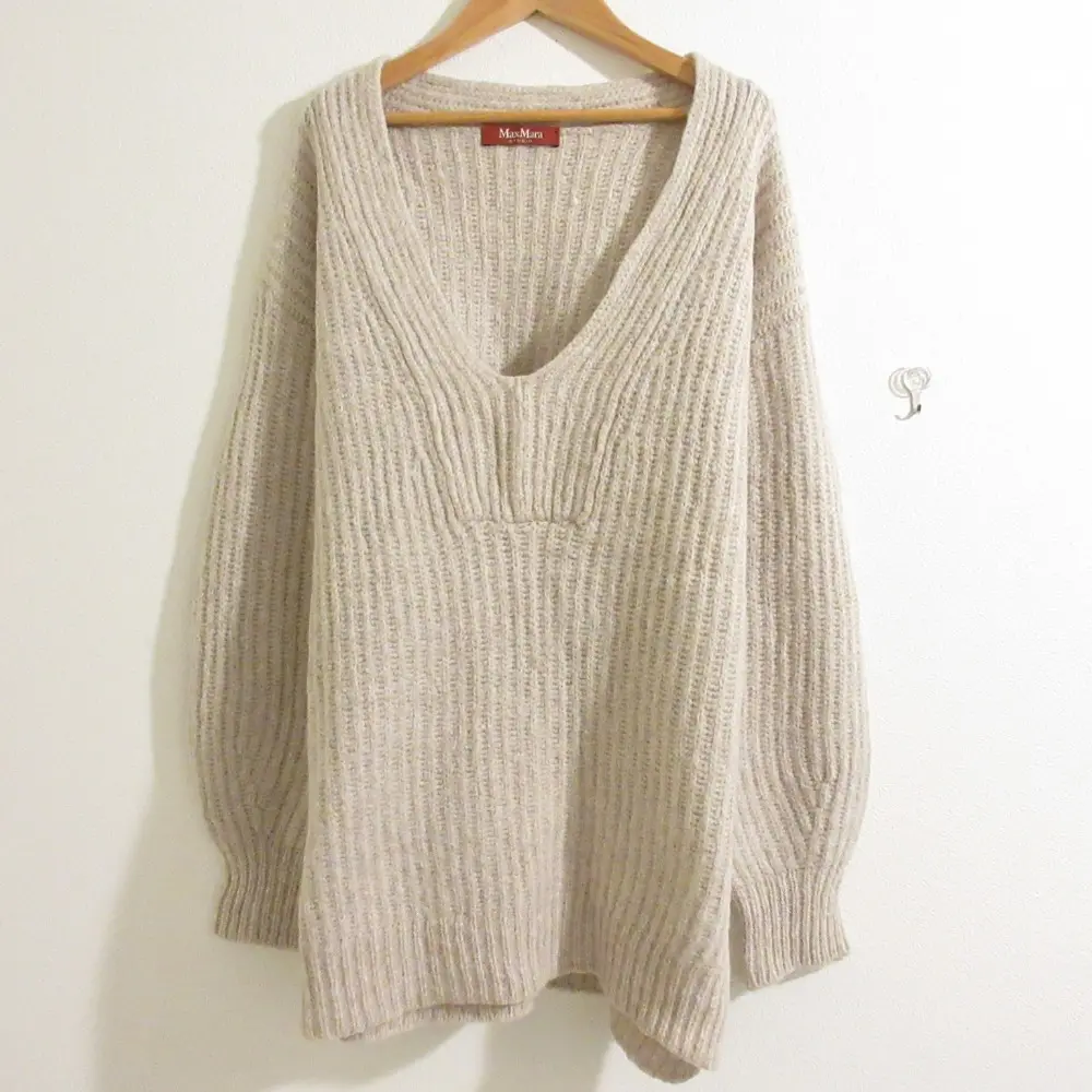 Max Mara STUDIO マックスマーラステュディオ アルパカウール混合 Vネック オーバーサイズ ニット セーター Mサイズ ベージュの買取実績【2024年12月買取】