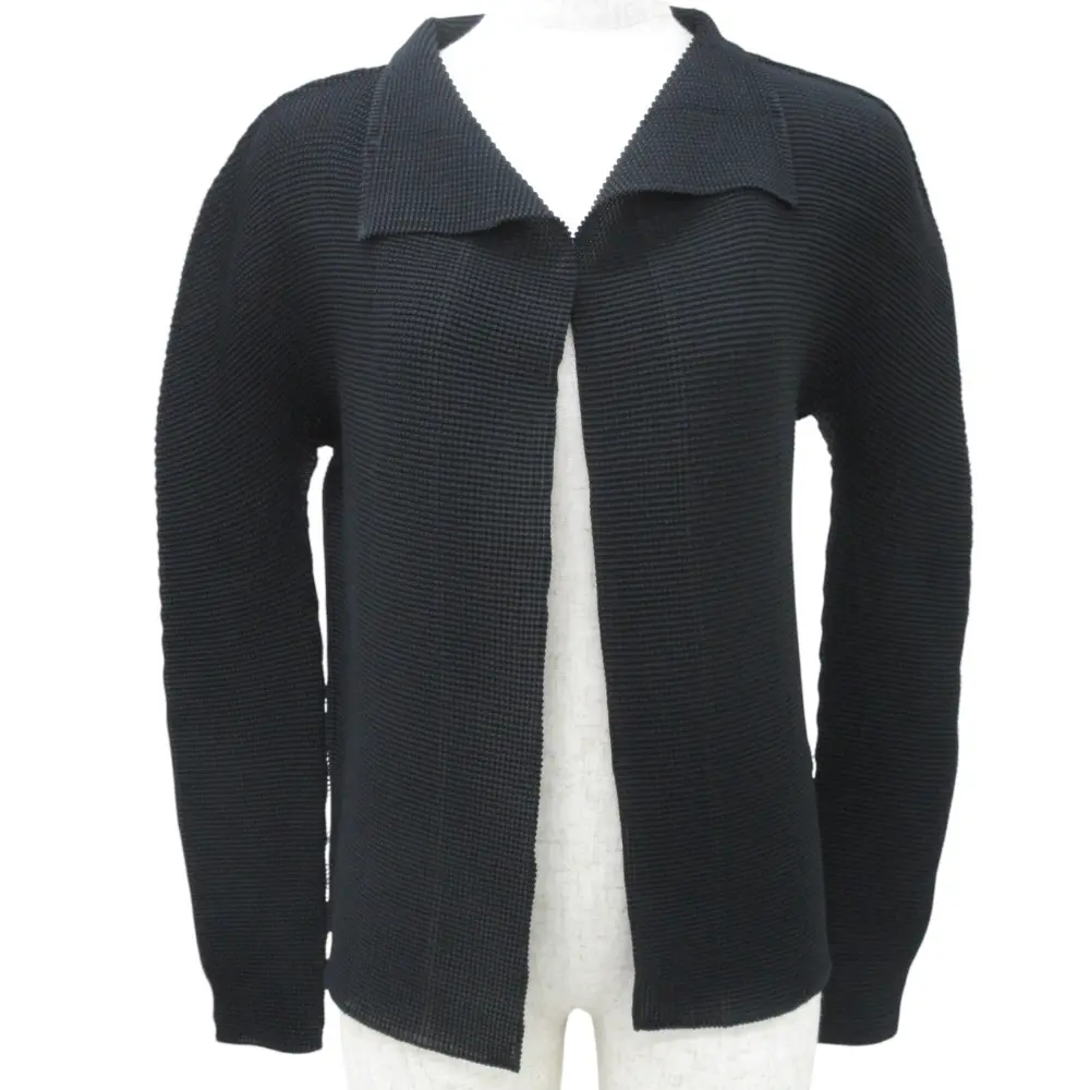 クリーニング済み me ISSEY MIYAKE ミーイッセイミヤケ ボックスプリーツ ボタンレス カーディガン MI23FO201 サイズF ブラック