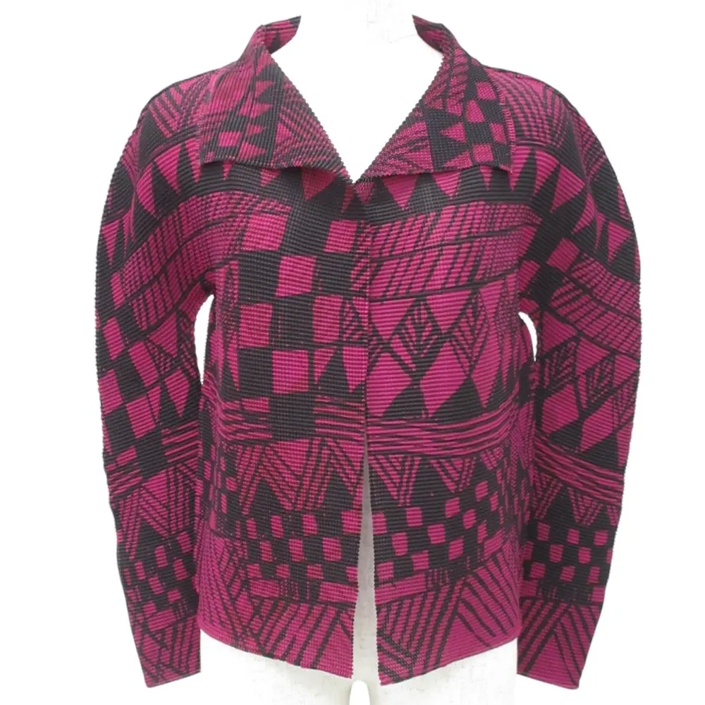 クリーニング済み me ISSEY MIYAKE ミーイッセイミヤケ 総柄 ボックスプリーツ ボタンレス カーディガン F パープル ブラック