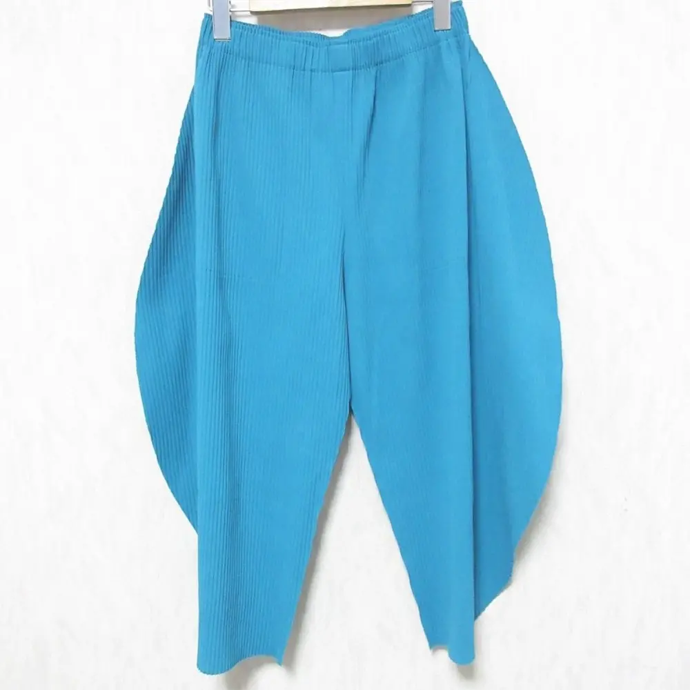 23AW me ISSEY MIYAKE ミーイッセイミヤケ BALL PLEATS イージーウエスト プリーツワイドパンツ MI34KF637 ブルー系