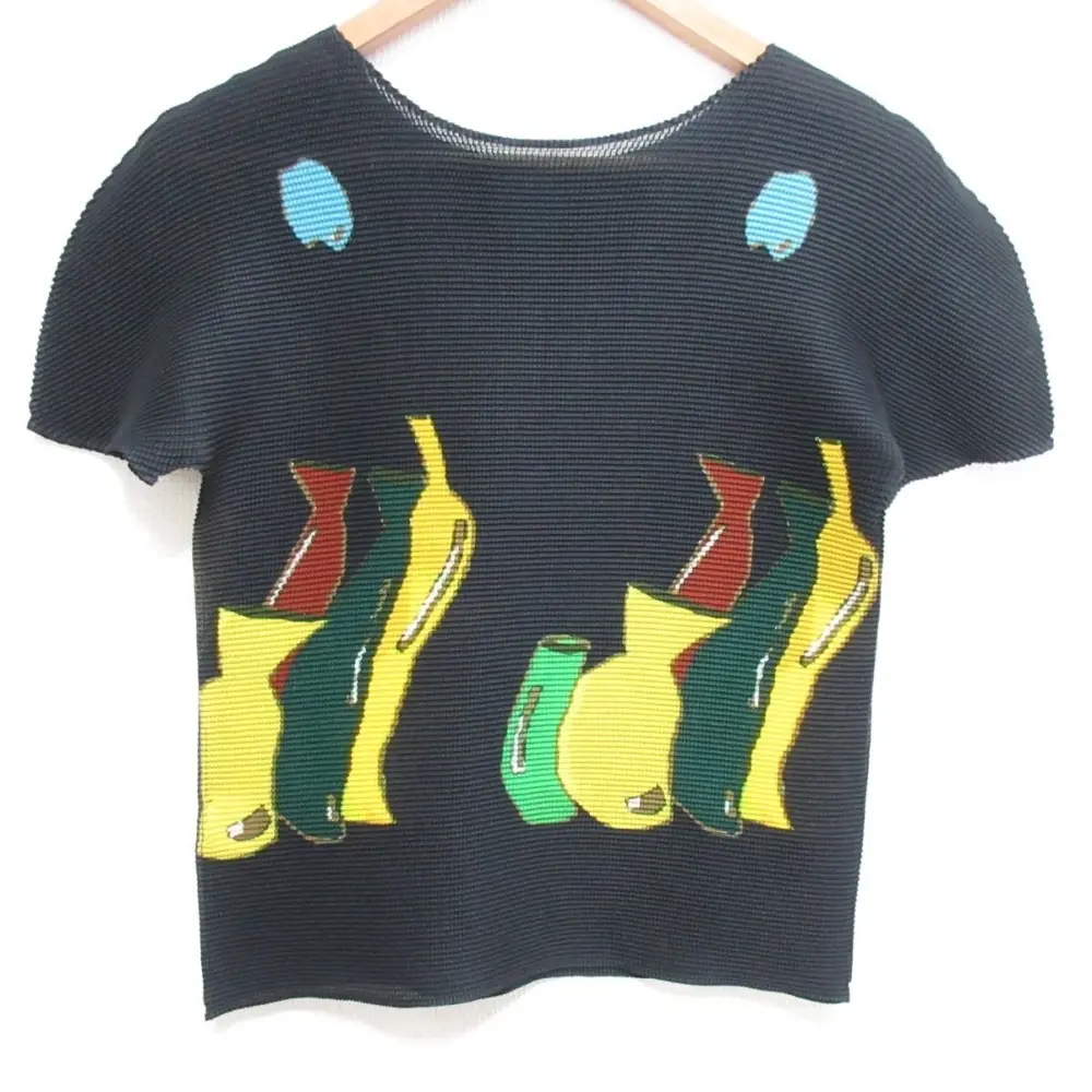 ISSEY MIYAKE イッセイミヤケ me ミー ボトルプリント 半袖 プリーツ カットソー ブラックの買取実績【2025年01月】