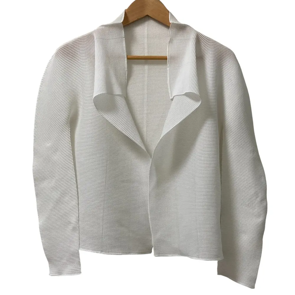 22SS me ISSEY MIYAKE ミー イッセイミヤケ ボックスプリーツ ハイネック カーディガン MI21FO361 ホワイト