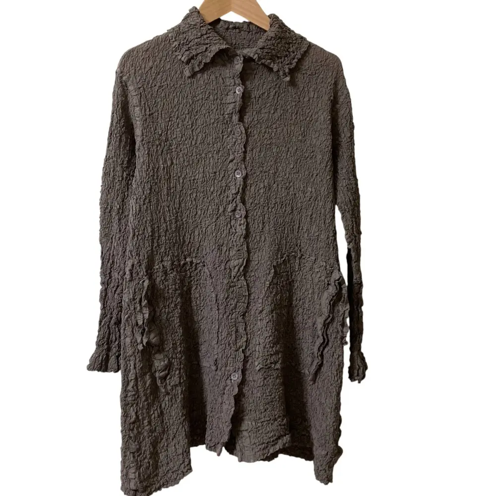 me ISSEY MIYAKE ミーイッセイミヤケ カリフラワープリーツ ロングシャツジャケット MI94FA961 ダークブラウン
