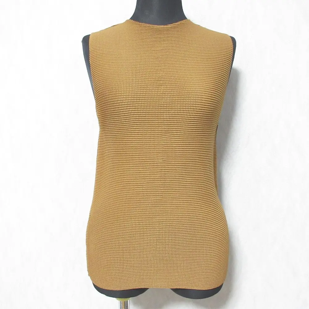 me ISSEY MIYAKE ミー イッセイミヤケ ボックスプリーツ ノースリーブカットソー MI21FR032 ブラウン