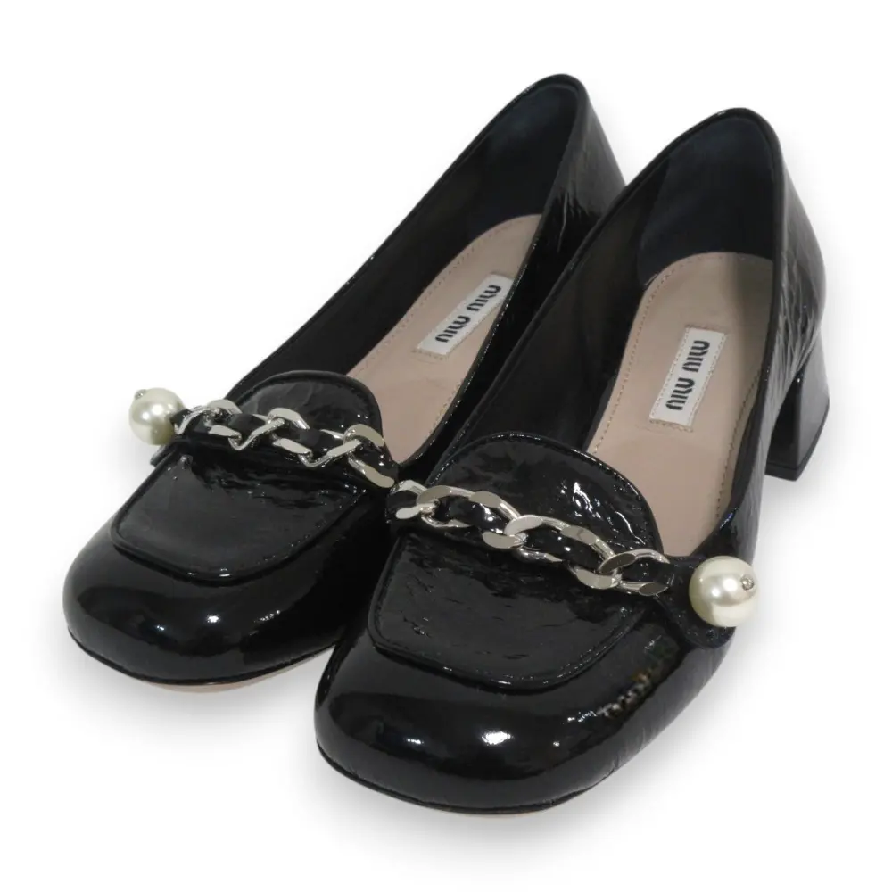 MIUMIU ミュウミュウ パテントレザー パール調チェーン シワ加工 スクエアトゥ ローファー パンプス 35 約22cm ブラック シルバー金具