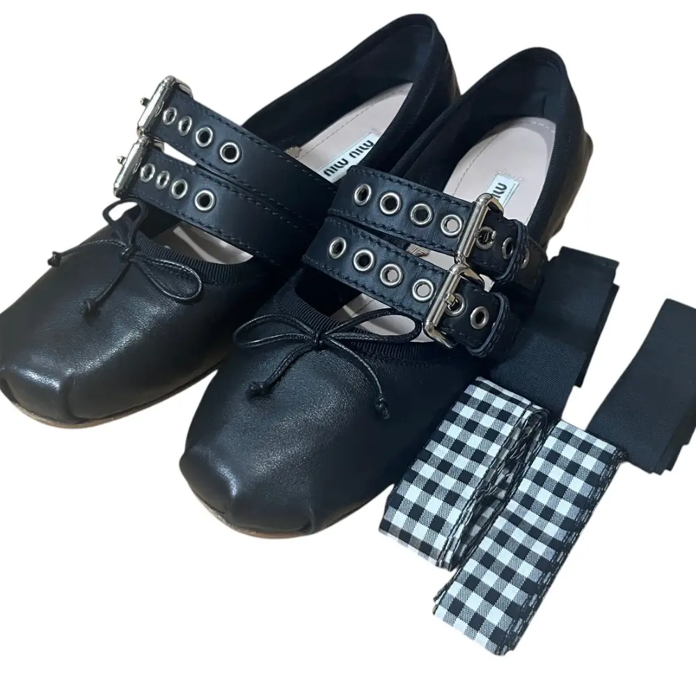 MIUMIU ミュウミュウ ナッパレザー ストラップベルト バレリーナシューズ リボンレースアップ 38.5 24.5cm相当 ブラックの買取実績【2026年5月買取】
