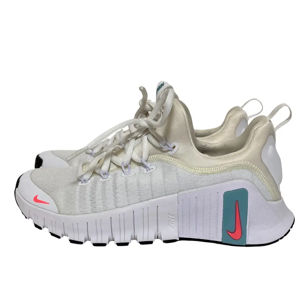 NIKE ナイキ W Free Metcon 6 スニーカー FJ7126-102 US6.5 23.5cm相当 ホワイト