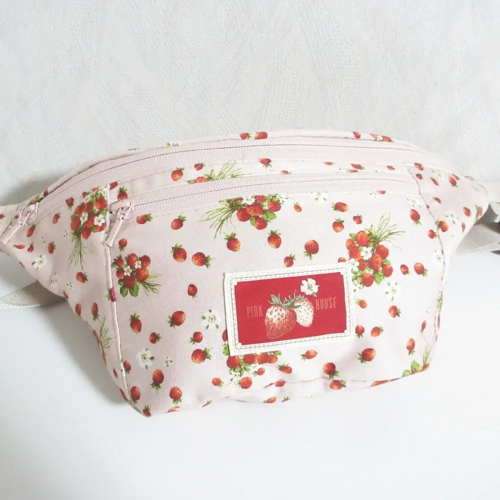 PINK HOUSE ピンクハウス イチゴプリント キャンバス ボディバッグ ウエストバッグ A2101PBG498 ピンク