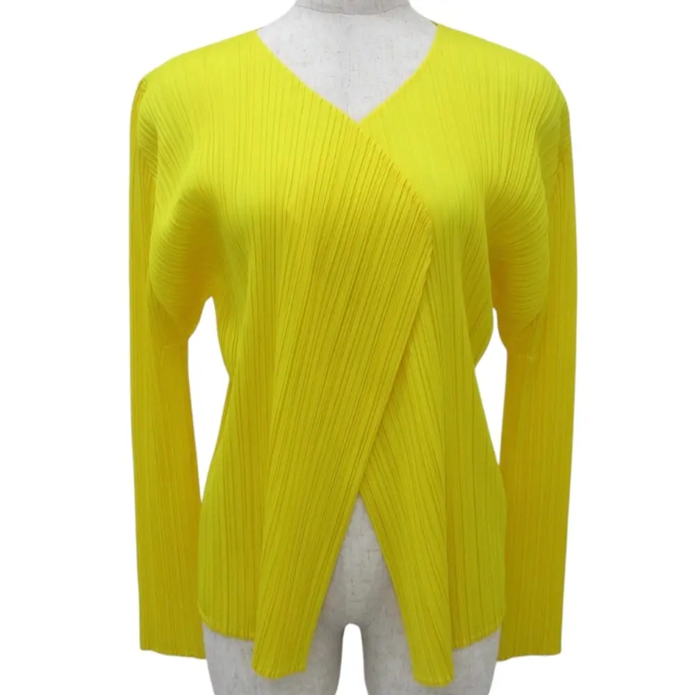 クリーニング済み PLEATS PLEASE プリーツプリーズ イッセイミヤケ ボタンレス カーディガン ブラウス PP61-JO910 サイズ3 イエロー