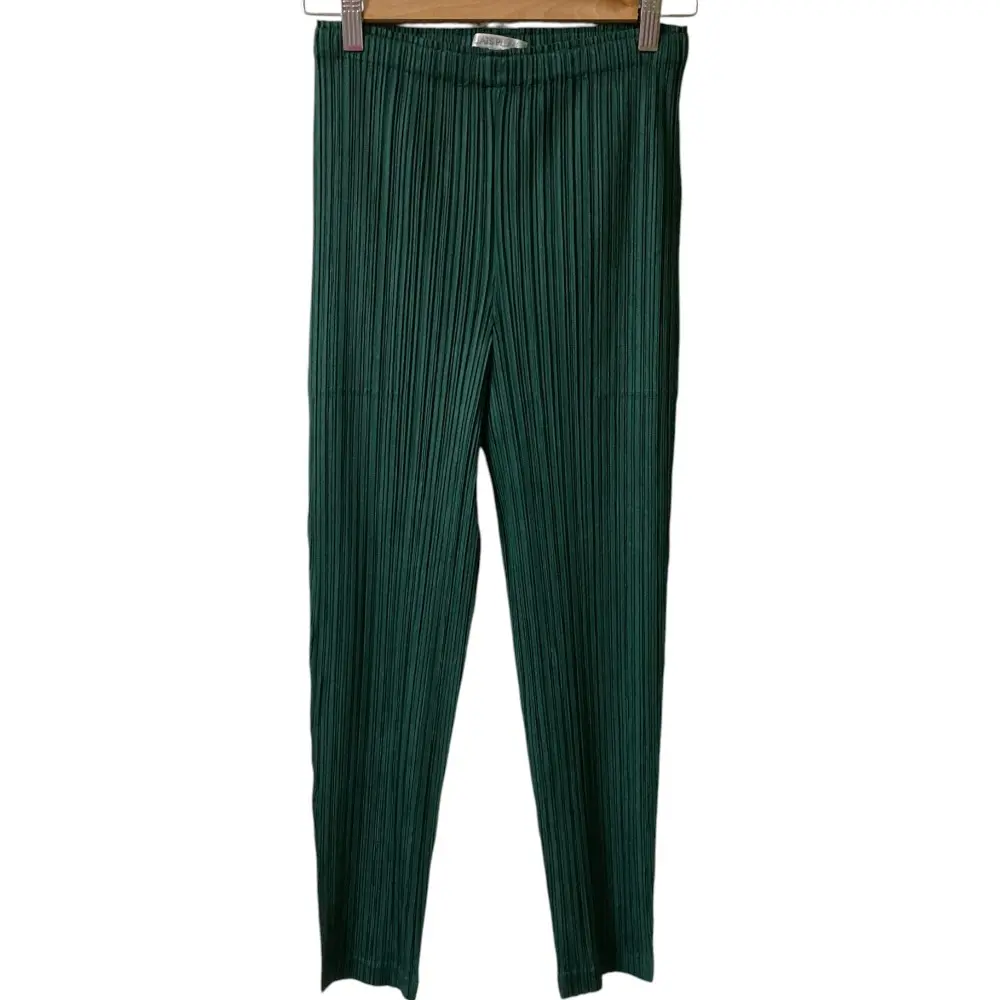 22AW PLEATS PLEASE ISSEY MIYAKE プリーツプリーズ イッセイミヤケ スリムパンツ PP23JF371 サイズ2 グリーン