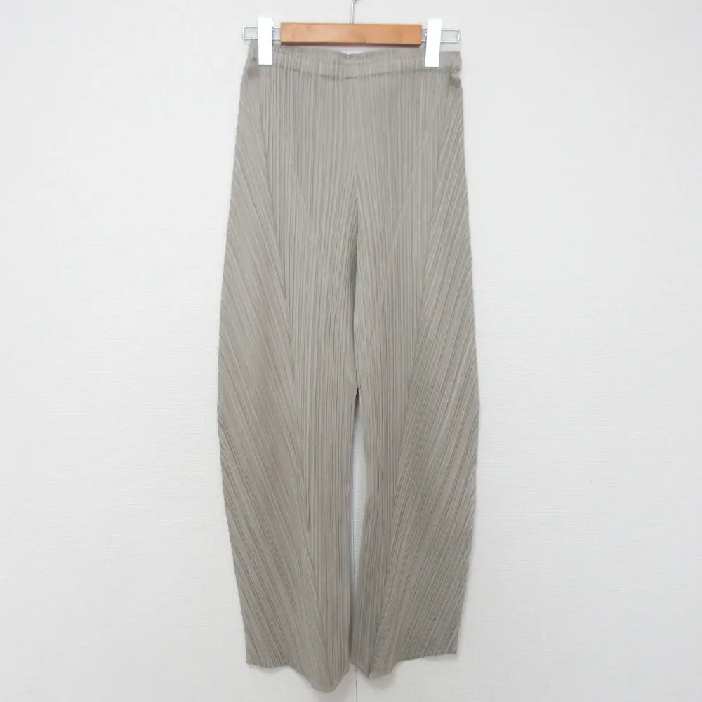 PLEATS PLEASE プリーツプリーズ イッセイミヤケ 立体裁断 イージーパンツ PP23-JF504 サイズ1 グレージュ