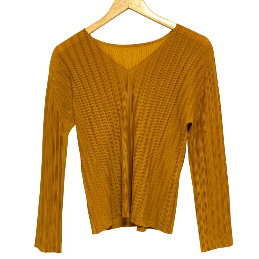 PLEATS PLEASE プリーツプリーズ イッセイミヤケ Vネック ロングスリーブ カットソー PP53-FK342 サイズ3 ベージュの買取実績【2025年9月買取】