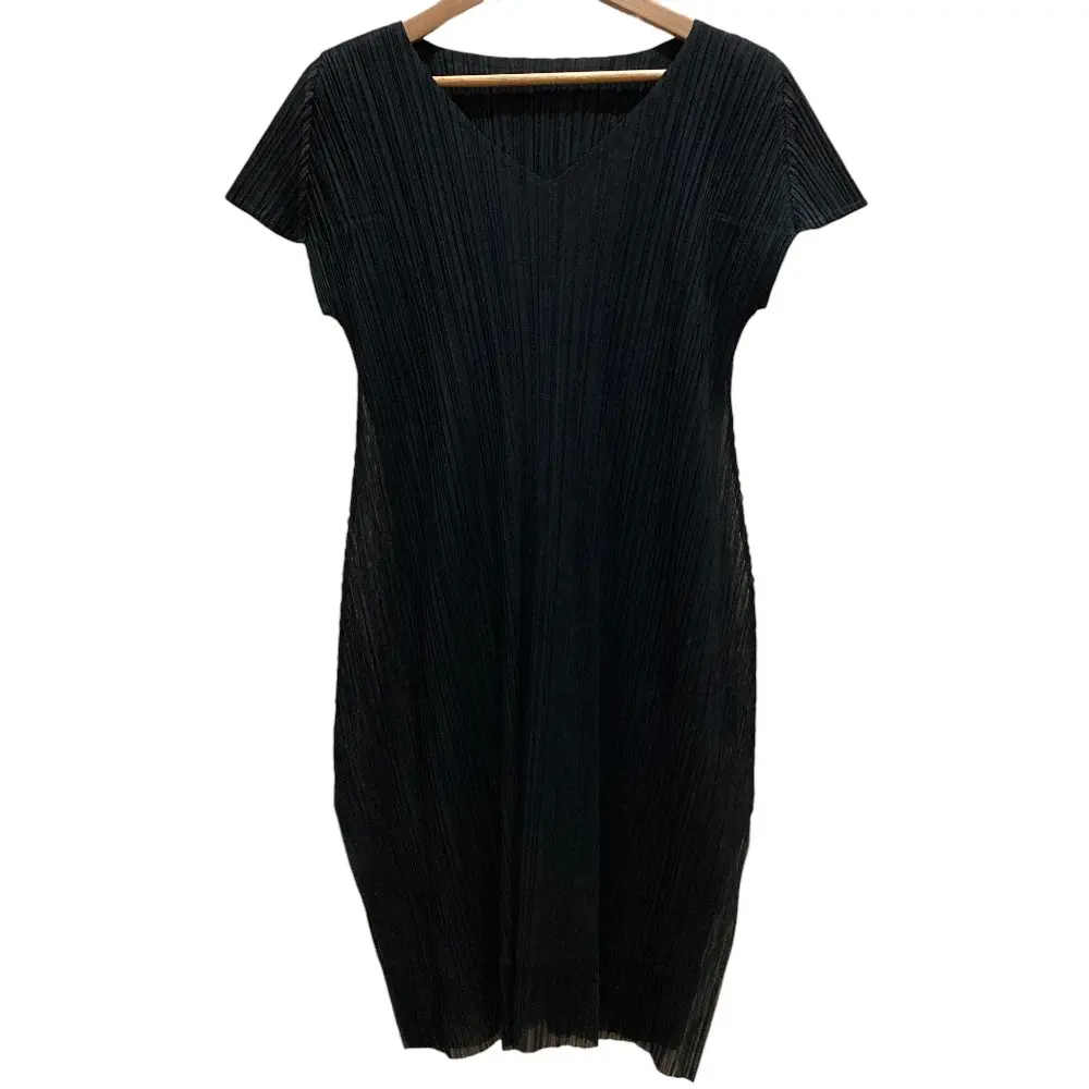 PLEATS PLEASE ISSEY MIYAKE プリーツプリーズ イッセイミヤケ Vネック ワンピース PP33-JT626 サイズ3 ブラック