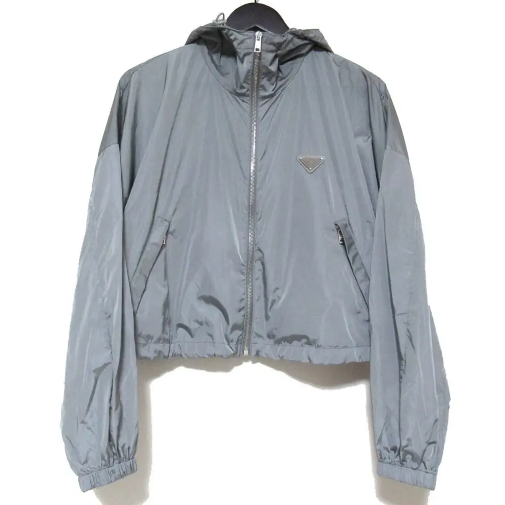 20AW PRADA プラダ トライアングルロゴ リサイクルナイロン ジップアップ フーディー クロップド ジャケット パーカー 40 グレー