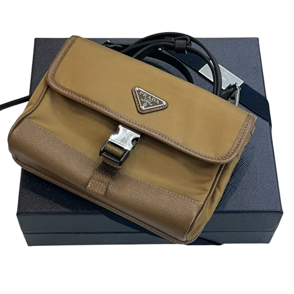PRADA プラダ Re-Nylon サフィアーノレザー スマートフォンケース ショルダーバッグ ポシェット ポーチ ブラウンカーキ