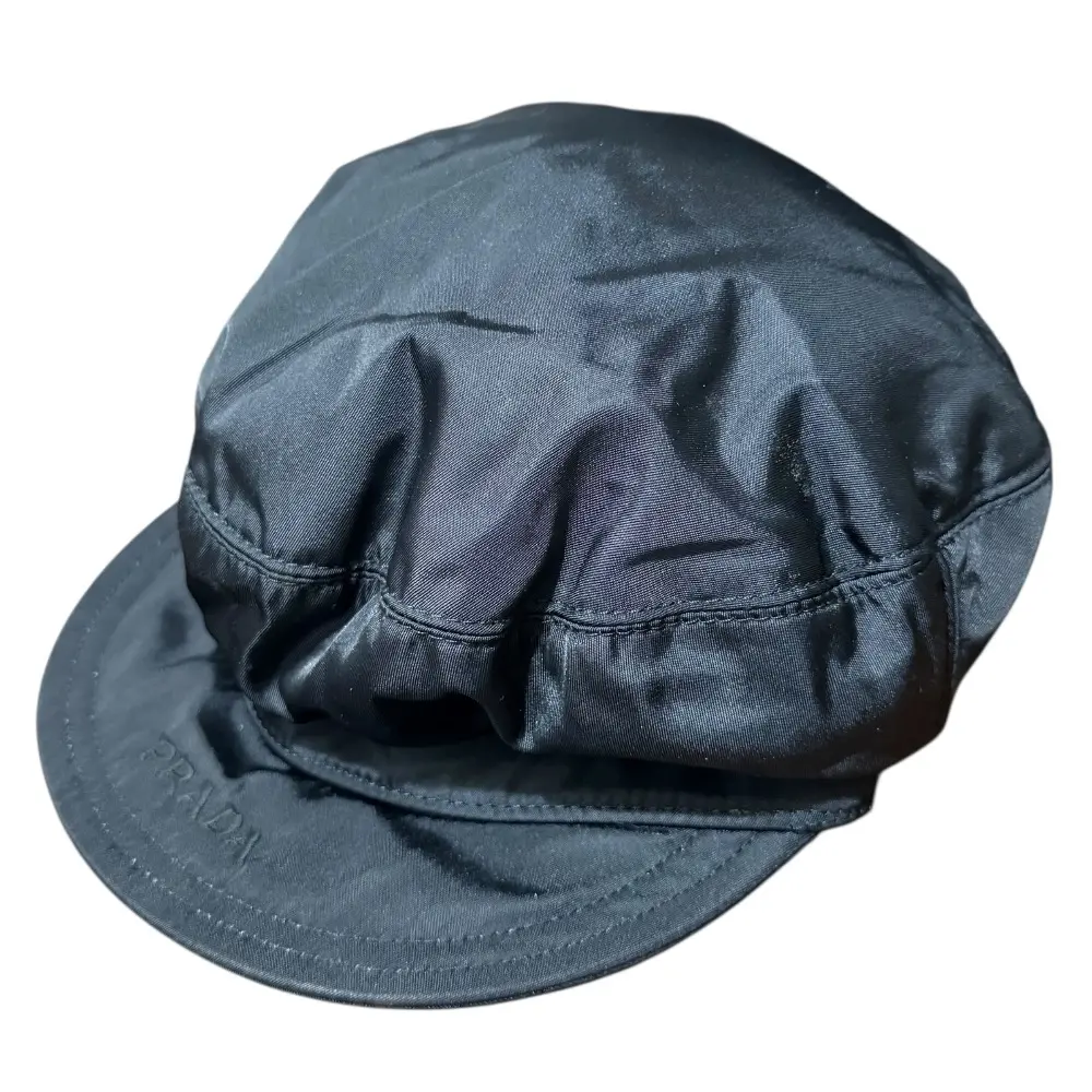 PRADA プラダ ロゴ刺繡 ナイロン キャスケット キャップ 帽子 ブラック