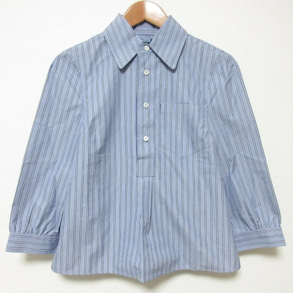 24SS PRADA プラダ ストライプ コットンプルオーバーシャツ P438H サイズ36 ブルー の買取実績【2025年9月買取】