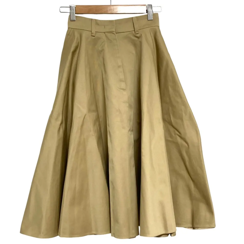 25SS PRADA プラダ トライアングルロゴプレート フレアフィット チノ ミディスカート P132JH サイズ36 ベージュの買取実績【2025年11月買取】