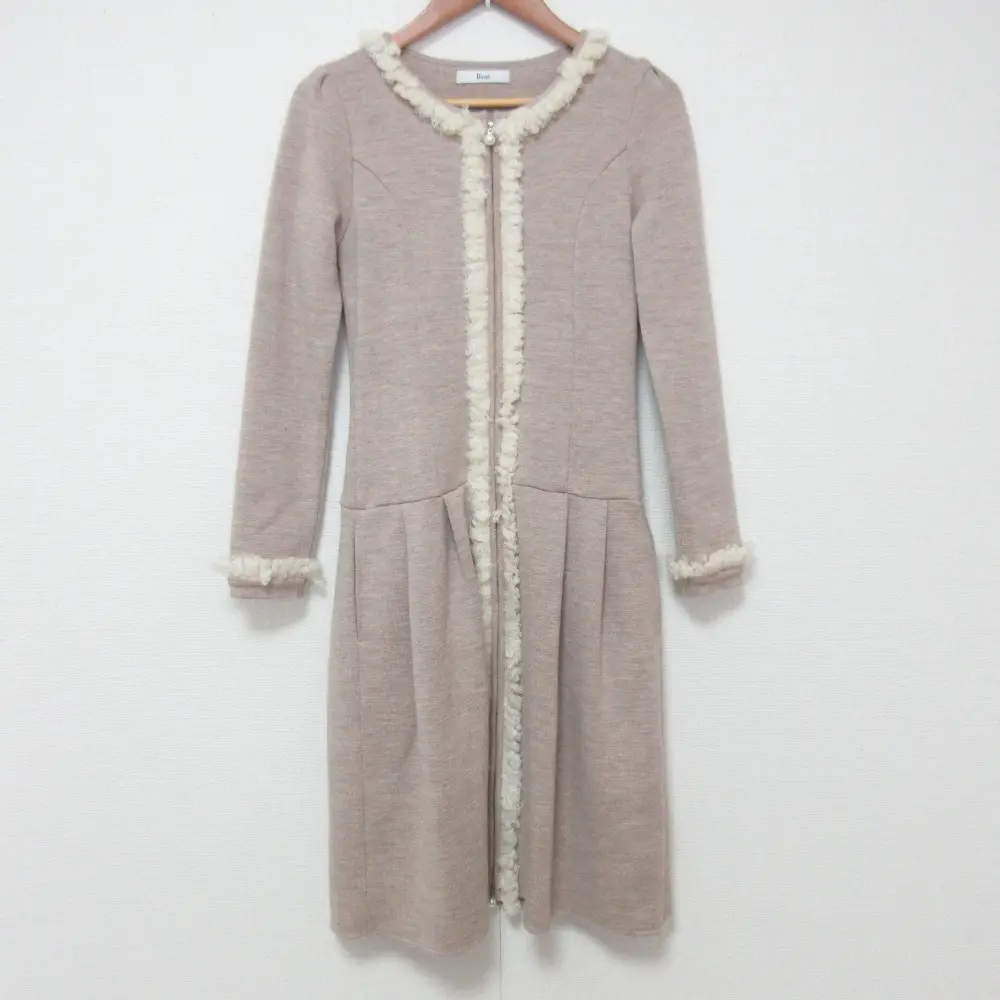 21AW Rene ルネ パール付き フロントジップ 長袖 ニットワンピース 6142524 サイズ34 ベージュの買取実績【2025年3月買取】