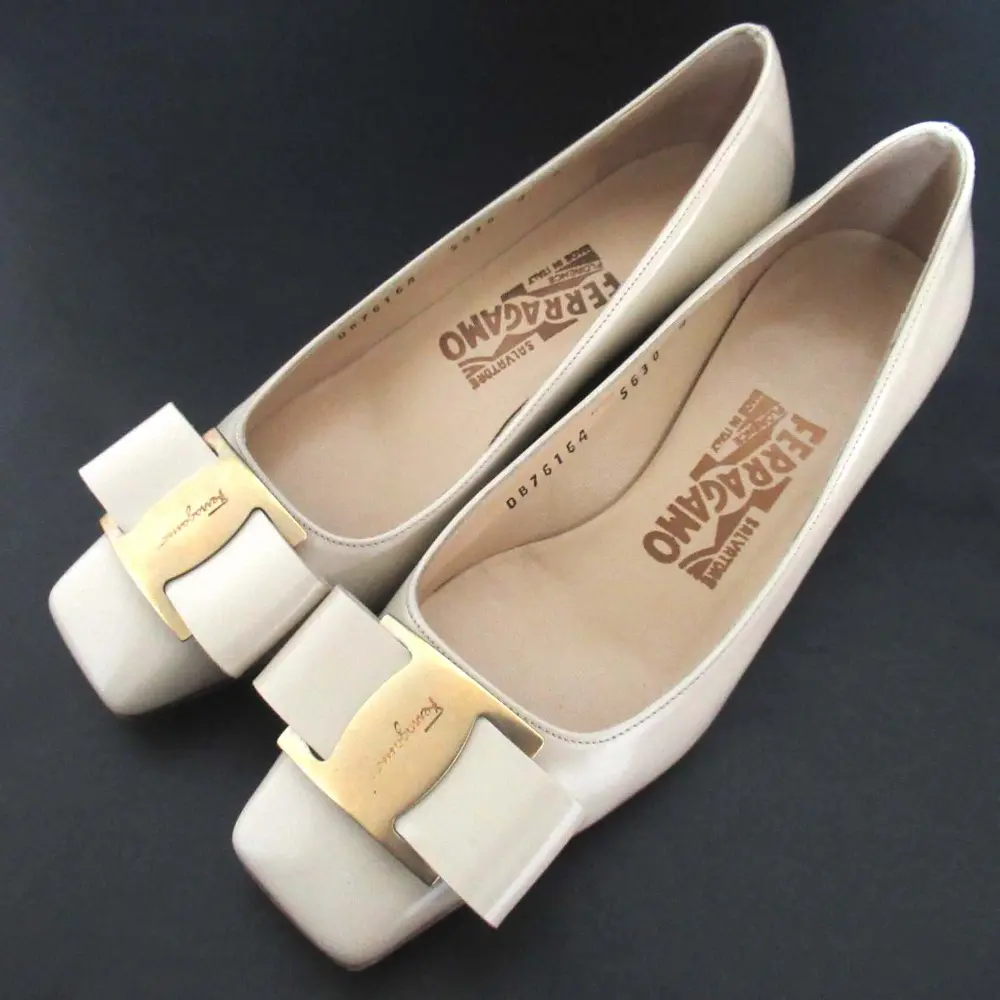 Salvatore Ferragamo サルヴァトーレフェラガモ ヴァラリボン レザー スクエアトゥ パンプス 4D 21.5cm相当 ベージュ ゴールド金具