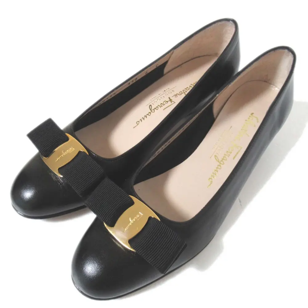Salvatore Ferragamo サルヴァトーレフェラガモ ヴァラリボン レザー パンプス 6C 23.5cm相当 ブラック×ゴールド金具