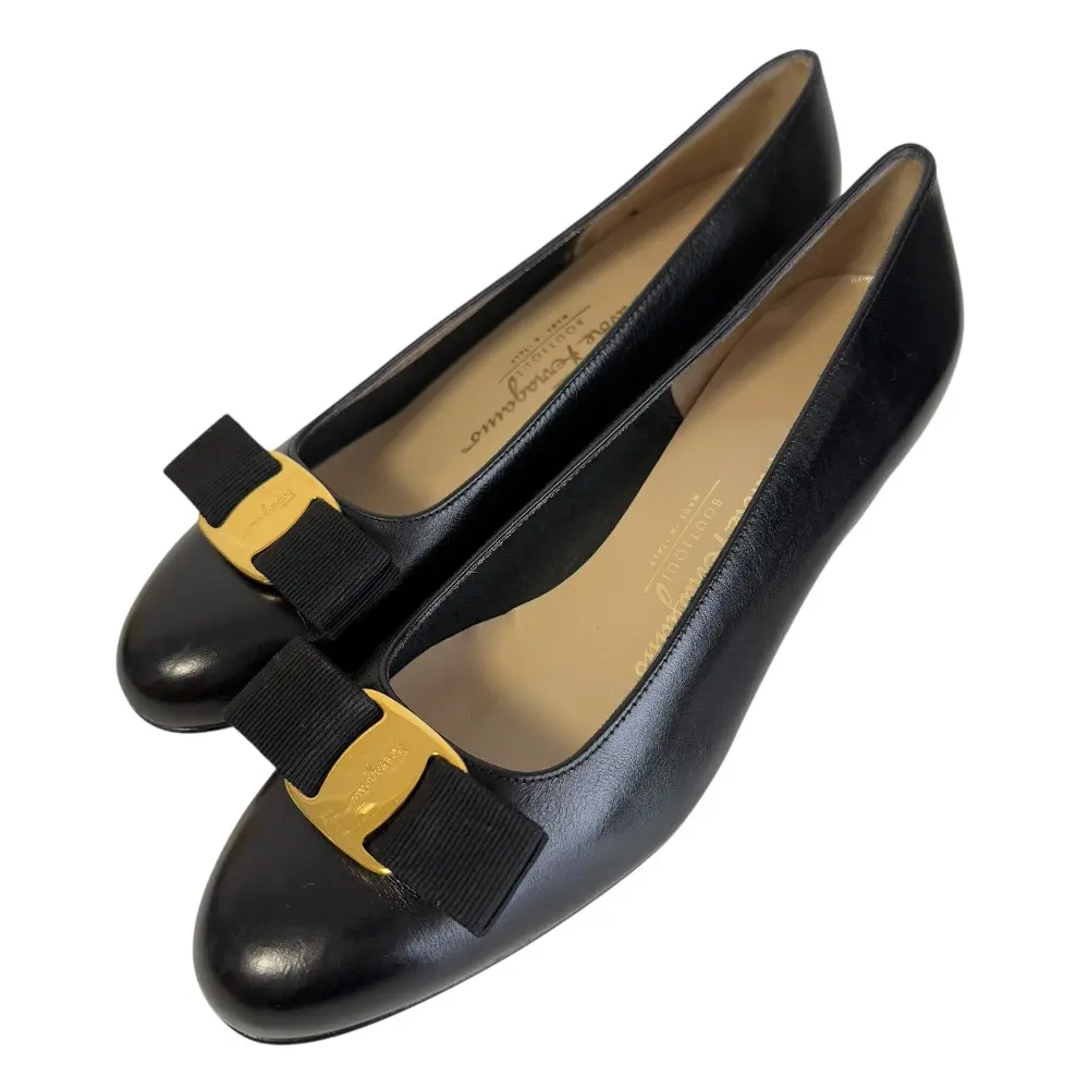 Salvatore Ferragamo サルヴァトーレフェラガモ レザー ヴァラリボン ローヒール パンプス 7C 24cm相当 ブラック
