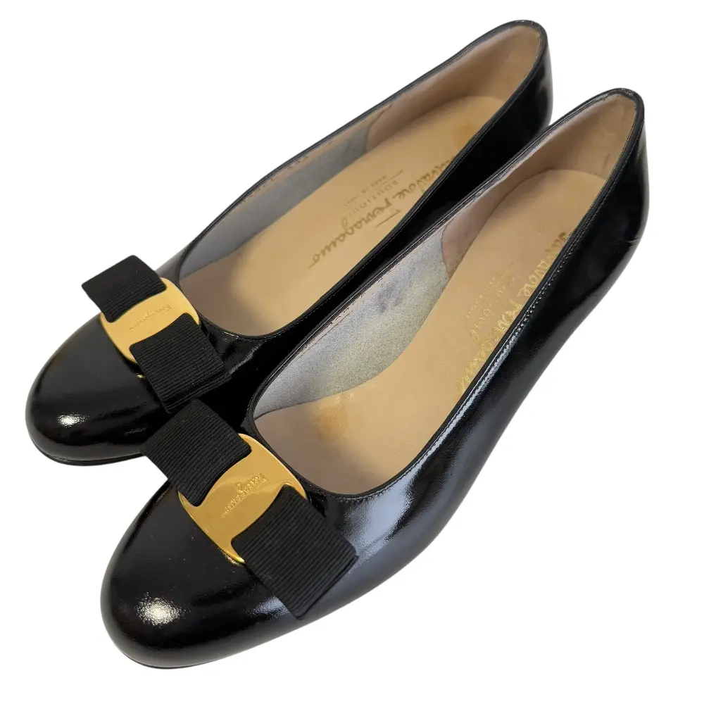 Salvatore Ferragamo サルヴァトーレフェラガモ パテントレザー ヴァラリボン ローヒール パンプス 6C 23cm相当 ブラック