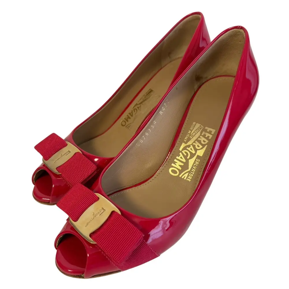 Salvatore Ferragamo サルヴァトーレフェラガモ パテントレザー ヴァラ リボン オープントゥ パンプス 6 D 23.5cm相当 レッド