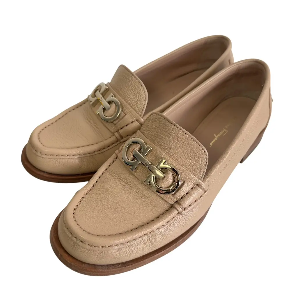 Salvatore Ferragamo サルヴァトーレフェラガモ MARYAN レザー ガンチーニ金具 ローファー モカシン 7 1/2D 24.5cm相当 ベージュ
