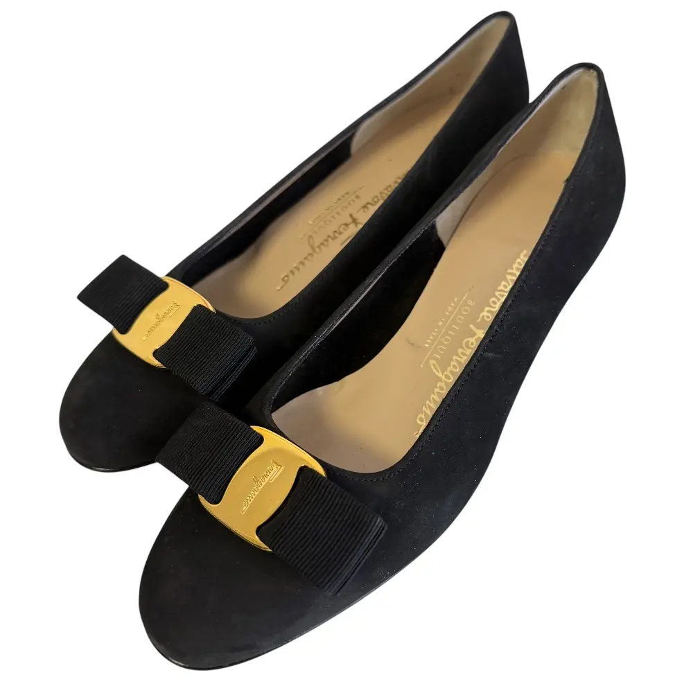 Salvatore Ferragamo サルヴァトーレフェラガモ スエード ヴァラリボン ローヒール パンプス 5B 22cm相当 ブラック