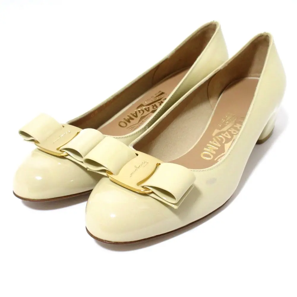 Salvatore Ferragamo サルヴァトーレフェラガモ パテントレザー ヴァラリボン ローヒール パンプス サイズ4C 約21.5cm ベージュ