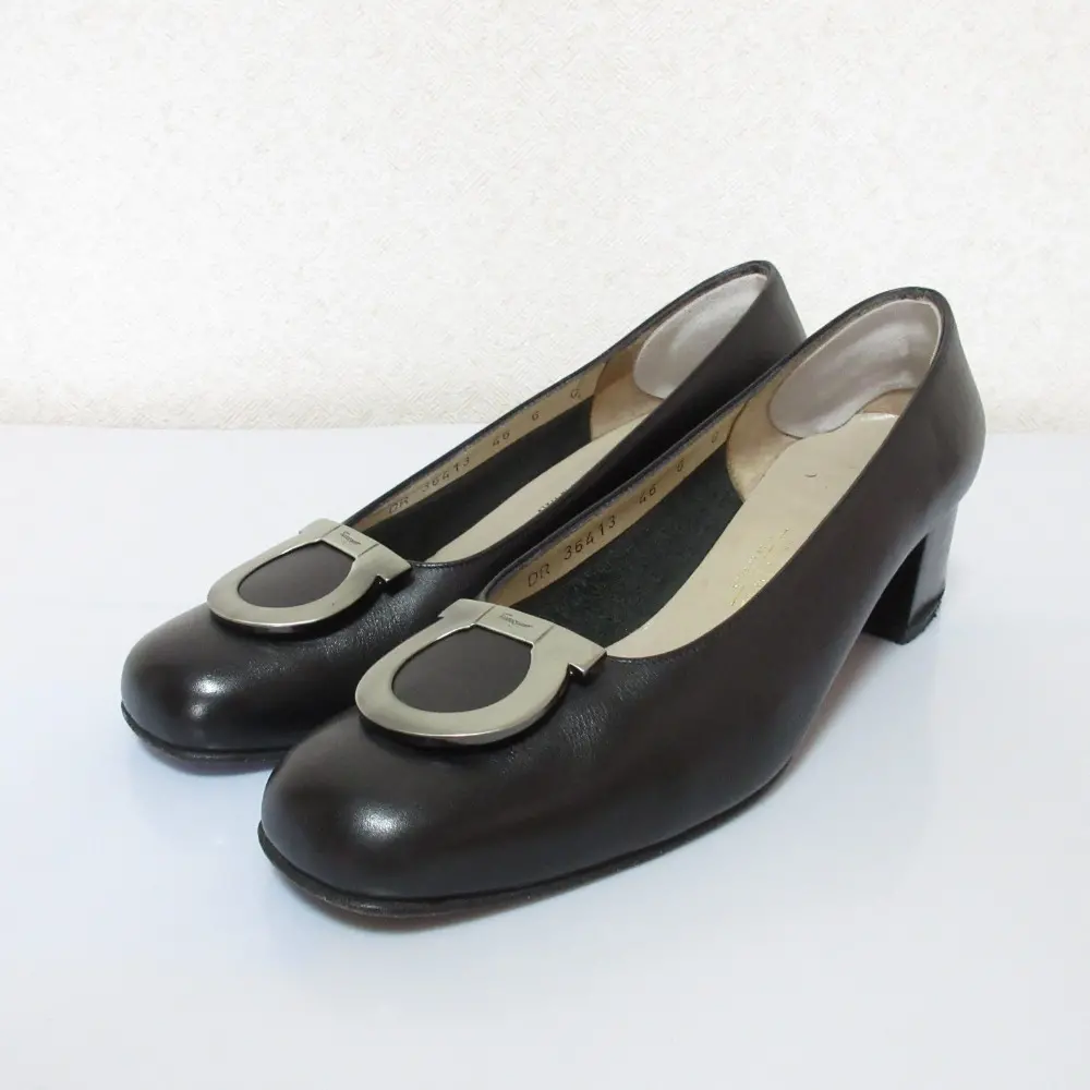 Salvatore Ferragamo サルヴァトーレフェラガモ レザー ガンチーニ パンプス 6 23cm相当 ブラック×シルバー金具