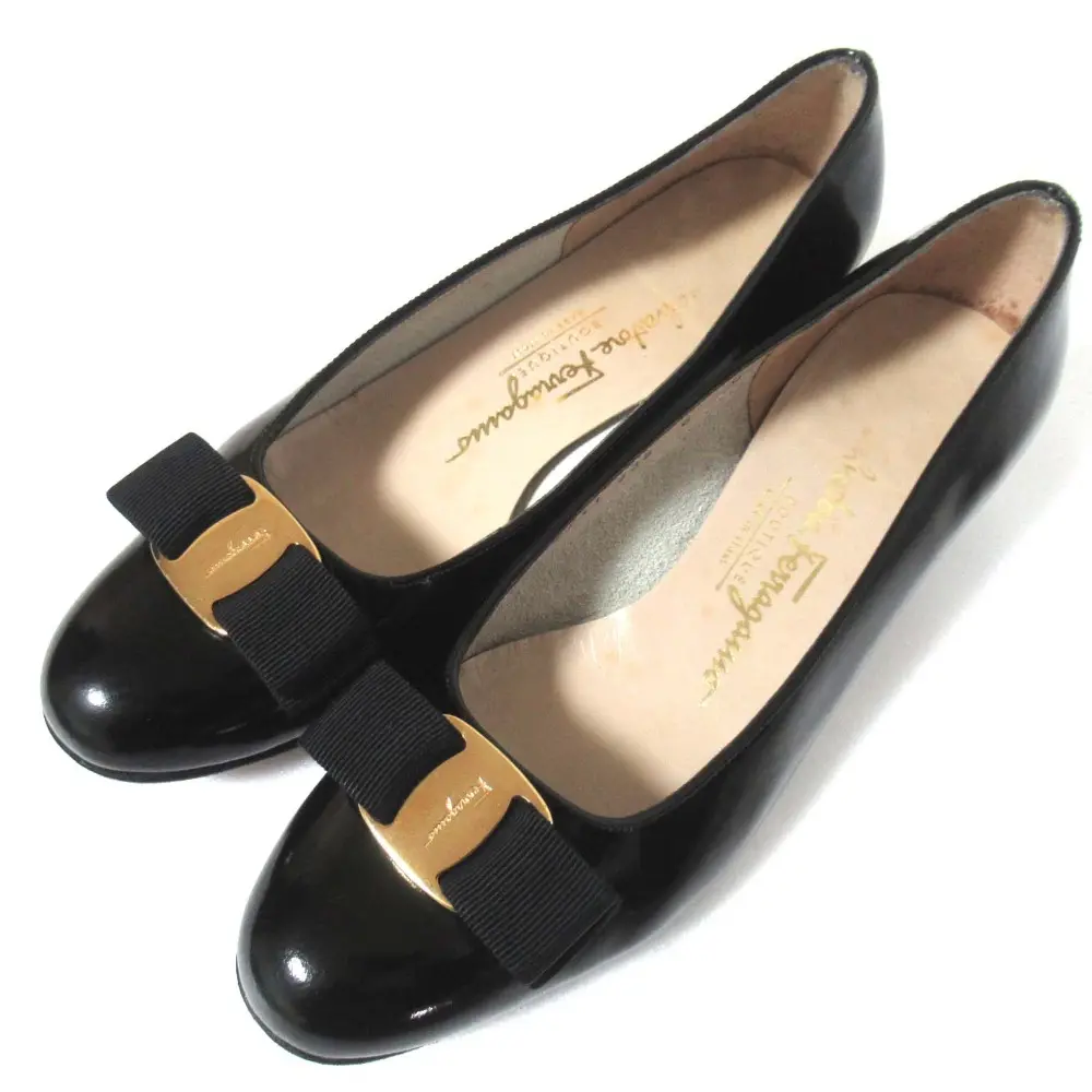 Salvatore Ferragamo サルヴァトーレフェラガモ パテントレザー ヴァラリボン パンプス 6C 23.5cm相当 ブラック ゴールド金具
