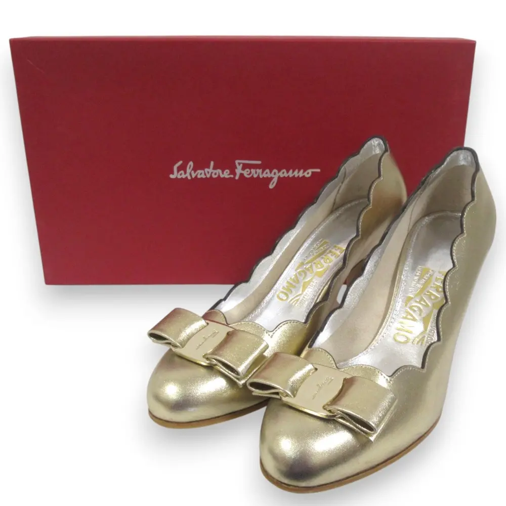 Salvatore Ferragamo サルヴァトーレフェラガモ CARLA SHEL レザー ヴァラリボン パンプス 5D 約22.5cm ゴールドカラー