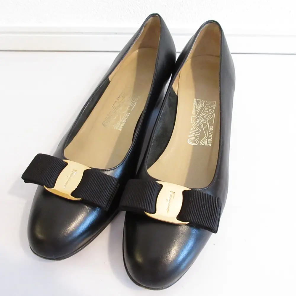 Salvatore Ferragamo サルヴァトーレフェラガモ カーフレザー ヴァラリボン パンプス 7 24cm相当 ブラック