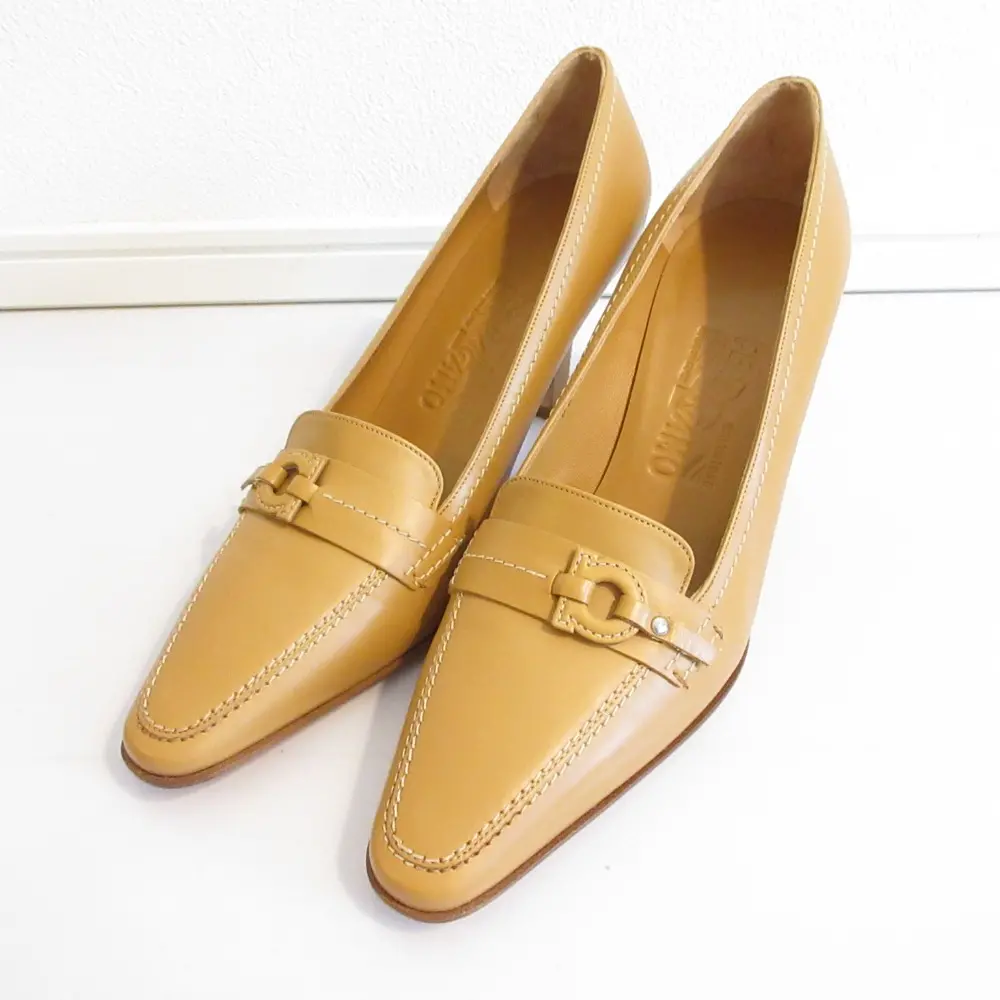Salvatore Ferragamo サルヴァトーレフェラガモ レザー ガンチーニ ポインテッドトゥ パンプス 6.5 24cm相当 ブラウンベージュ