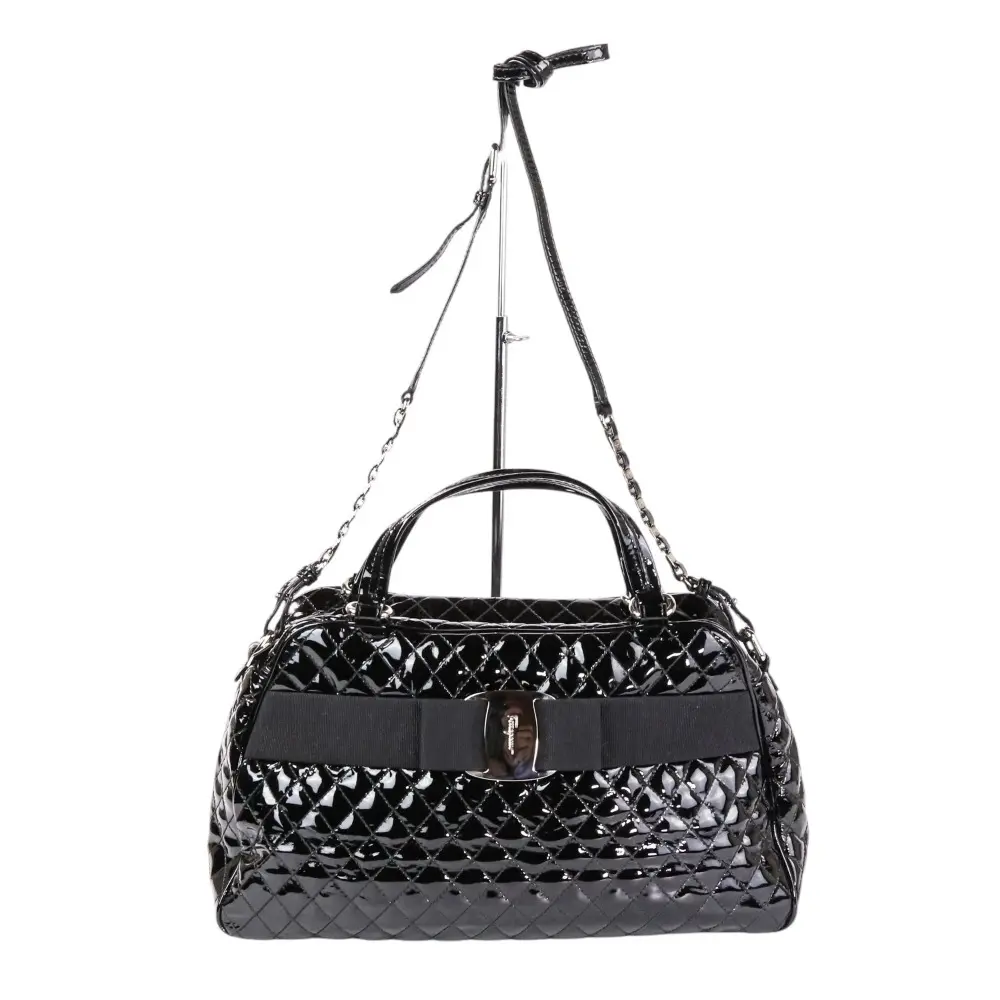Salvatore Ferragamo サルヴァトーレフェラガモ ヴァラリボン キルティング パテント 2wayショルダーバッグ ブラック