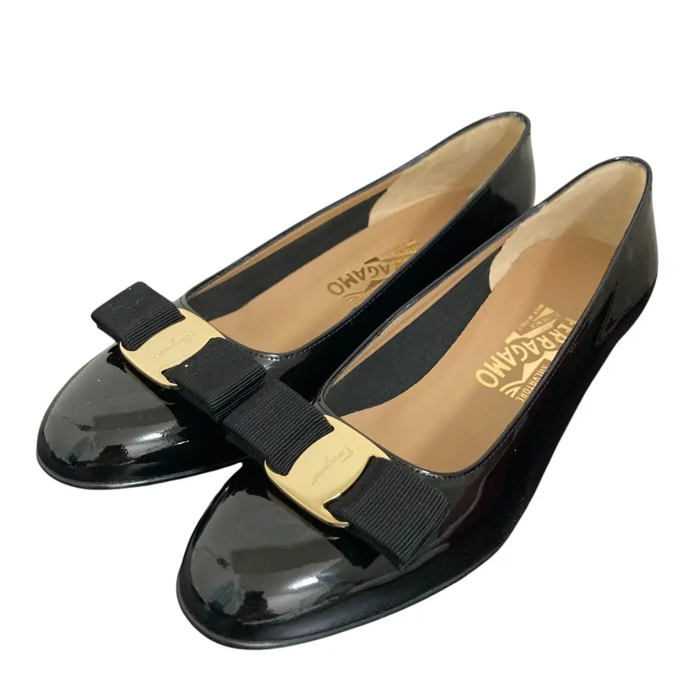 Salvatore Ferragamo サルヴァトーレフェラガモ VARA パテントレザー パンプス サイズ7C 約24.0cm ブラック