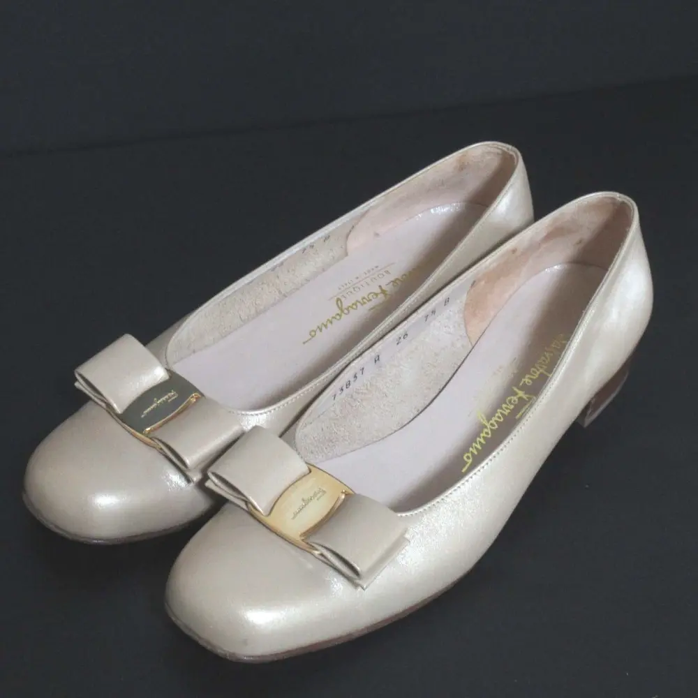 Salvatore Ferragamo サルヴァトーレフェラガモ ヴァラリボン パンプス サイズ7.5B 約25cm ブロンズカラー ベージュ系