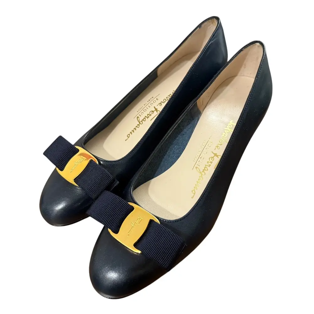 Salvatore Ferragamo サルヴァトーレフェラガモ レザー ヴァラリボン ローヒール パンプス サイズ5C 約22cm ネイビー