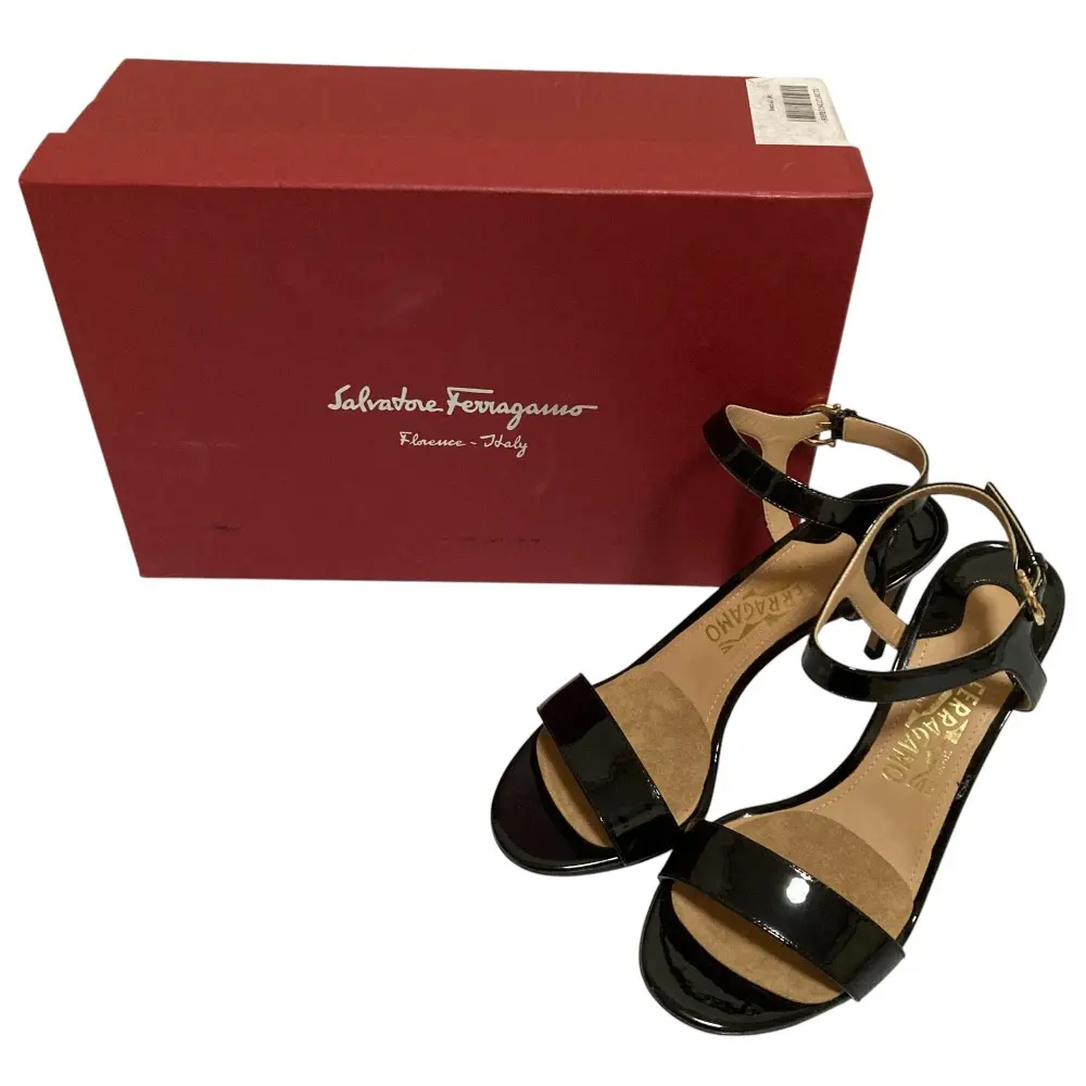 Salvatore Ferragamo サルヴァトーレフェラガモ パテントレザー ハイヒール アンクルストラップ サンダル 7 24cm ブラック