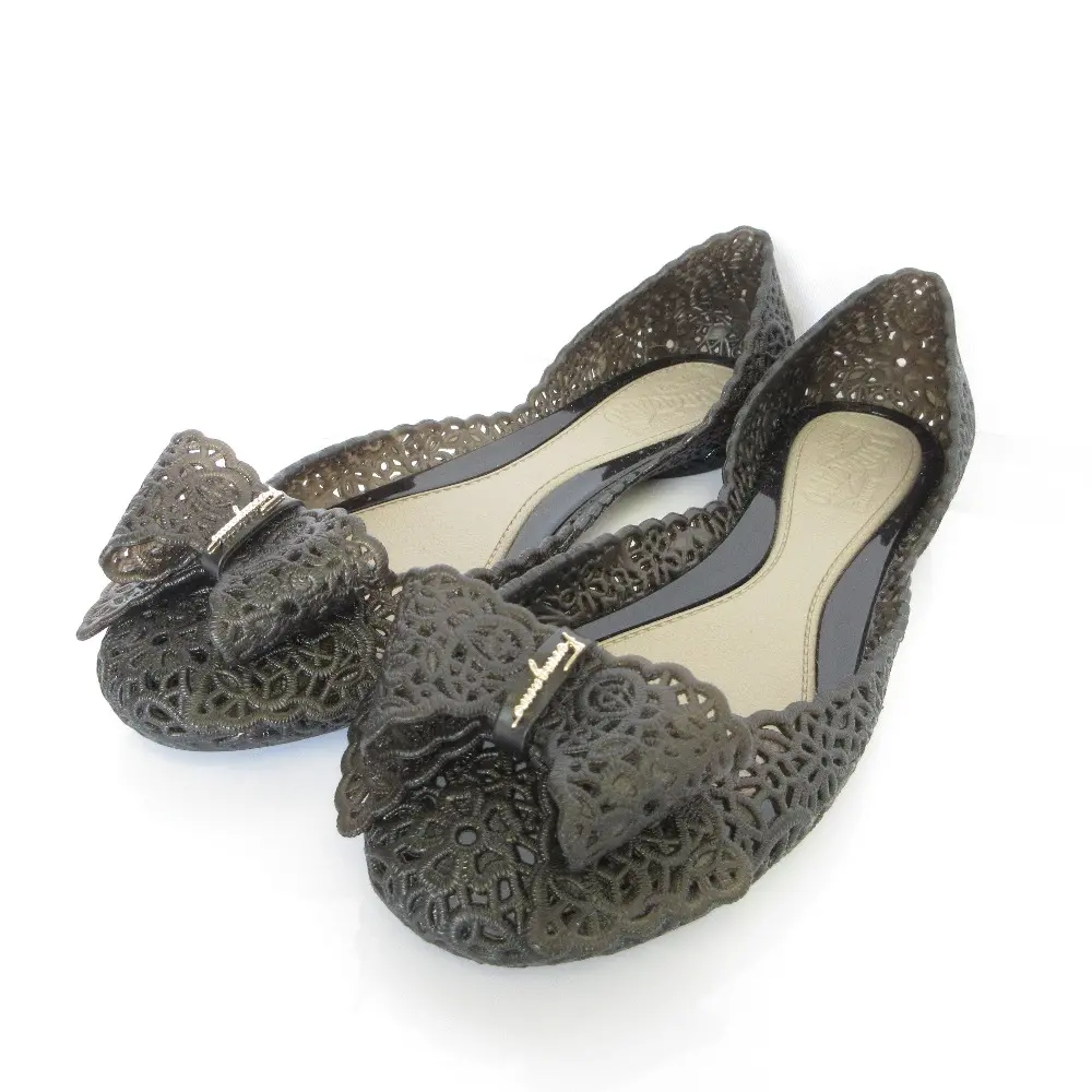 美品　箱付き　サルヴァトーレフェラガモ　ヴァラ　リボン　パンプス　ラバー 672114_10_w725xh870.jpg