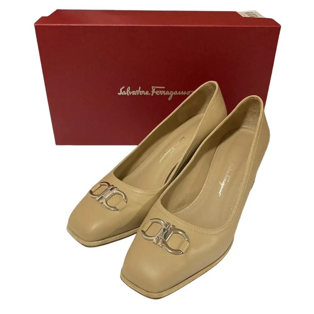 Salvatore Ferragamo サルヴァトーレフェラガモ ガンチーニ ヒール パンプス サイズ8 25cm相当 ベージュ
