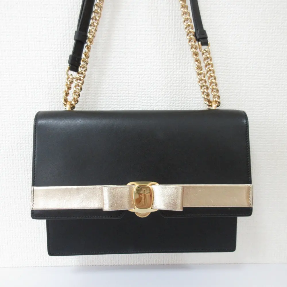 Salvatore Ferragamo サルヴァトーレフェラガモ ヴァラリボン レザー チェーンショルダーバッグ ブラック