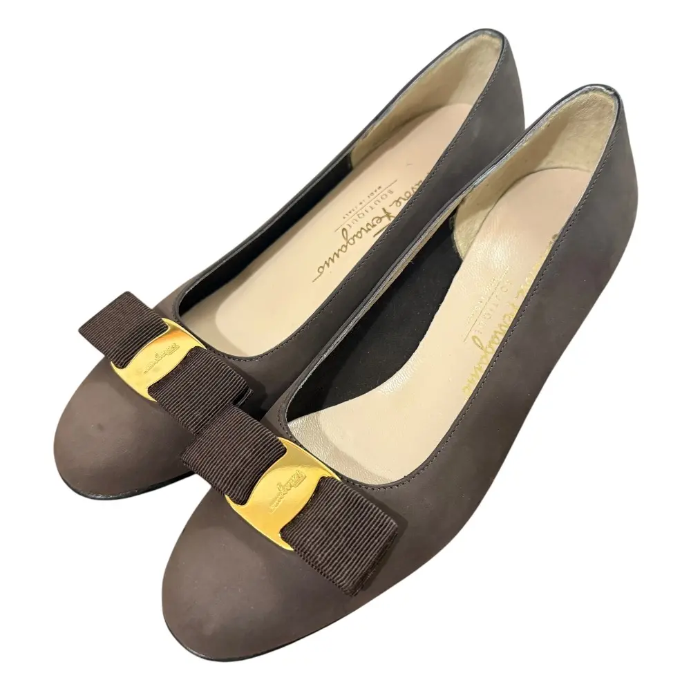 Salvatore Ferragamo サルヴァトーレフェラガモ ヌバックレザー ヴァラリボン ローヒール パンプス サイズ6C 約23cm ブラウン
