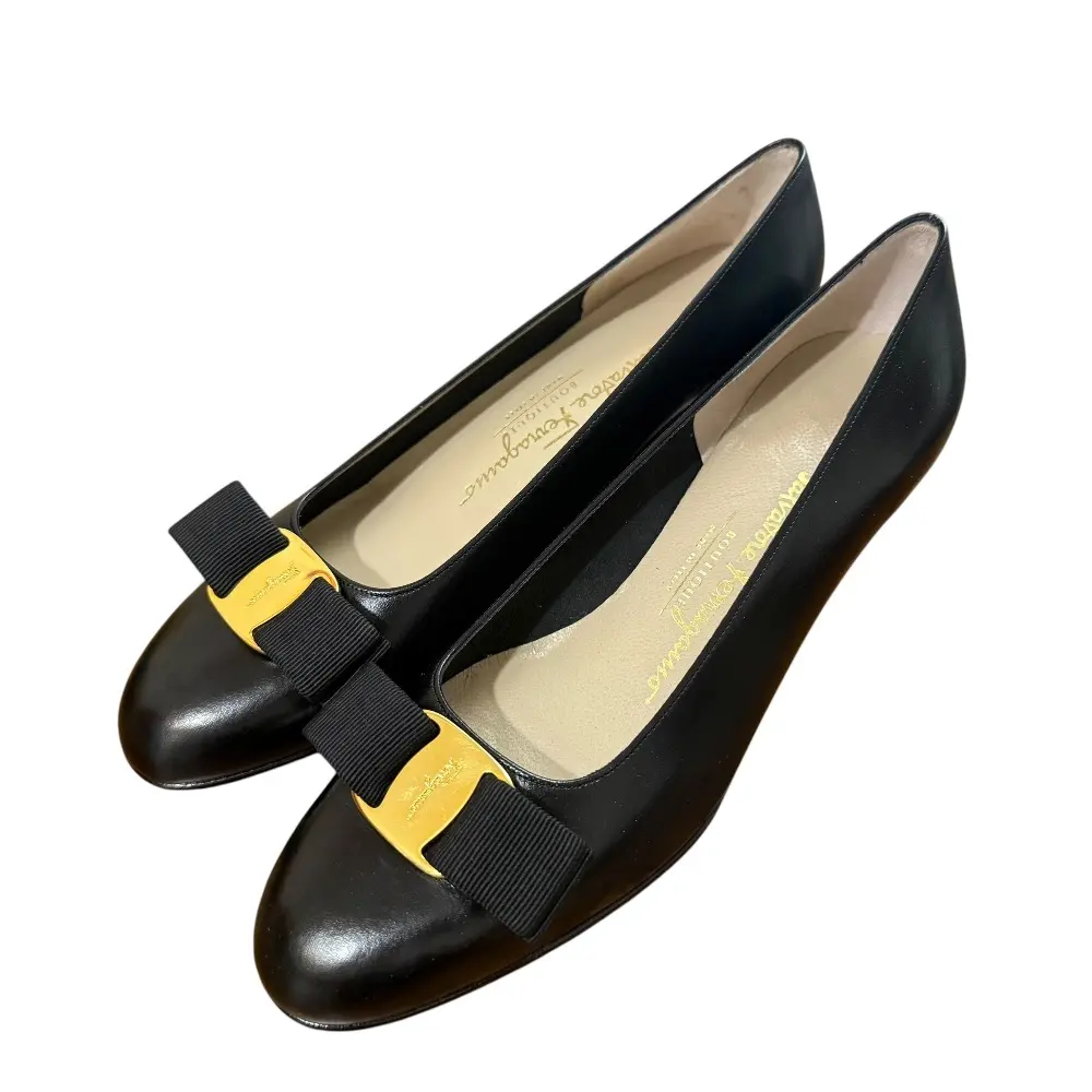 Salvatore Ferragamo サルヴァトーレフェラガモ レザー ヴァラリボン