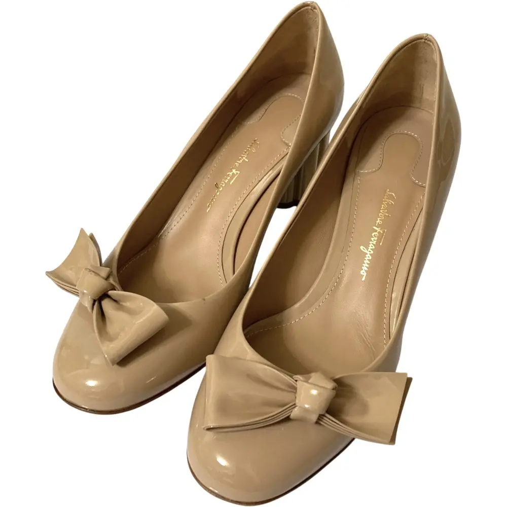 Salvatore ferragamo サルヴァトーレフェラガモ リボン フラワーヒール エナメルパンプス 6.5 約23.5cm相当 ベージュ 