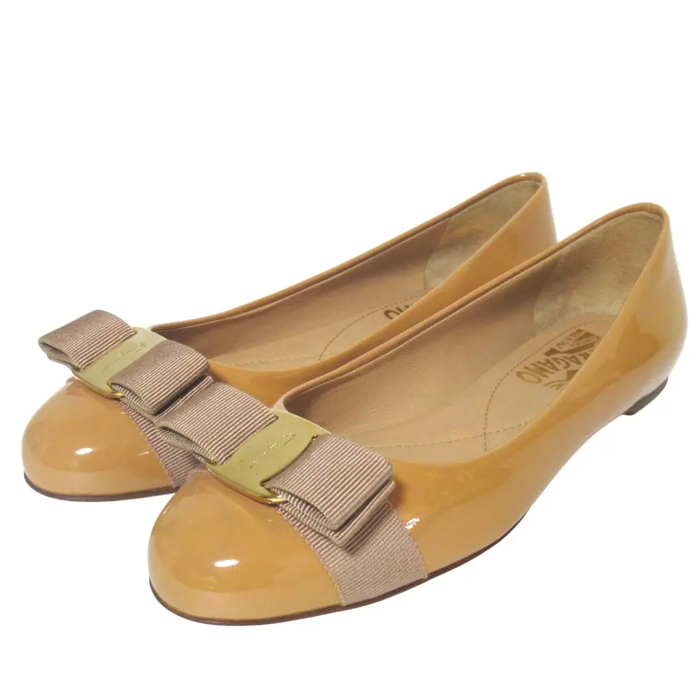 Salvatore Ferragamo サルヴァトーレフェラガモ パテントレザー ヴァラリボン フラットパンプス 6B 23.5cm ベージュ