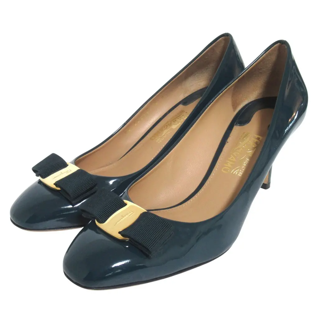Salvatore Ferragamo サルヴァトーレフェラガモ パテントレザー ヴァラリボン ハイヒール パンプス サイズ8D 約25.5cm グリーン