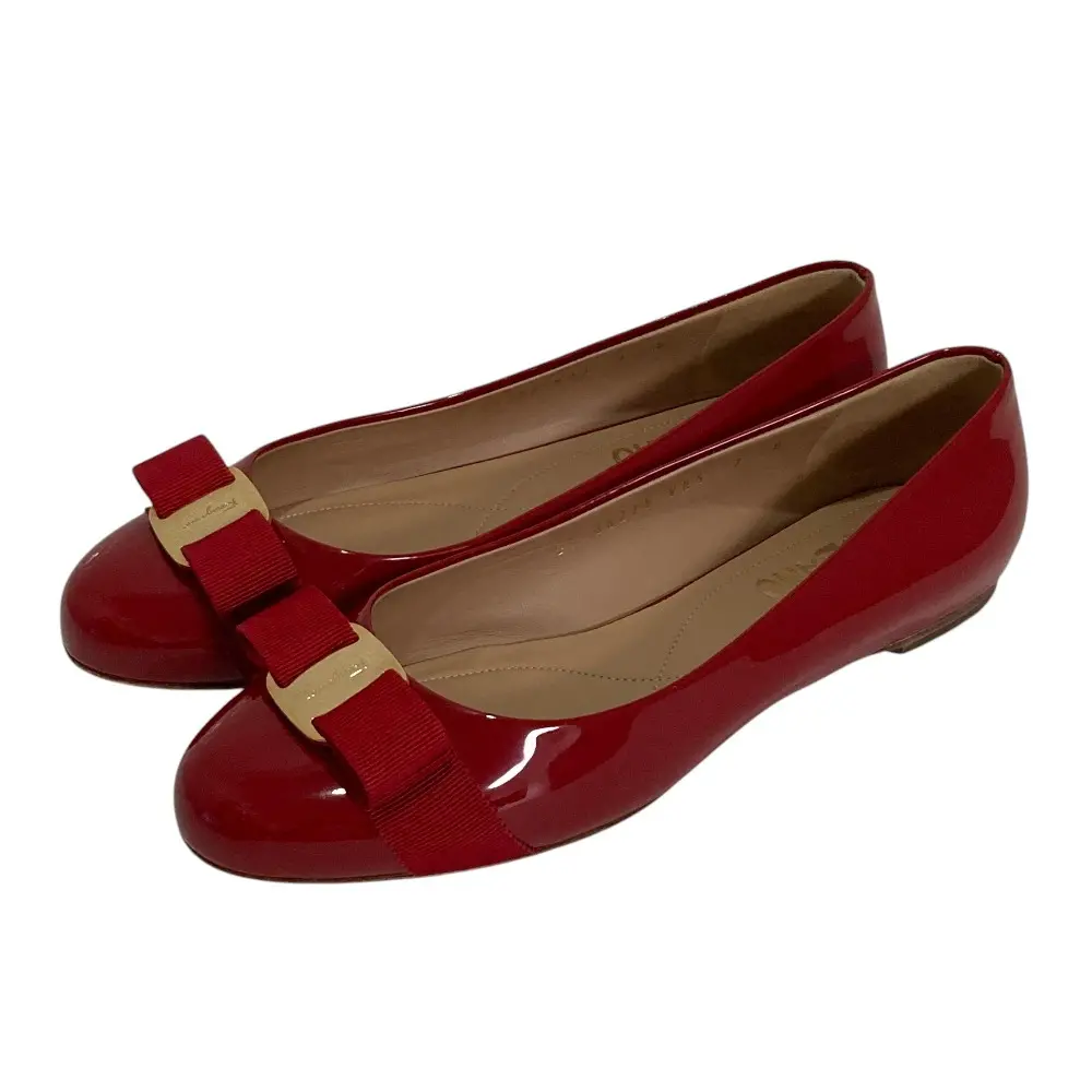 Salvatore Ferragamo サルヴァトーレフェラガモ パテントレザー ヴァラリボン フラットパンプス サイズ7D 24cm程度 レッド